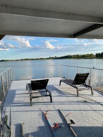 40 m² Dachterrasse mit Sonnendeck & Lounge - Ferienfloß Seerose